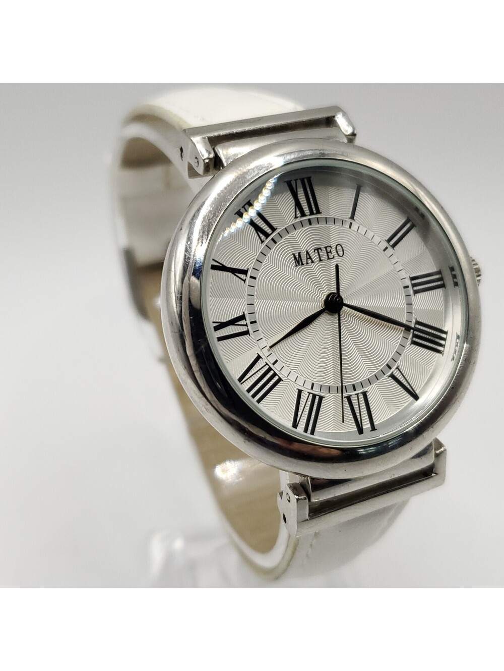 Mateo Silver Tone 38mm Quartz Women Watch New Battery White Leather Band
